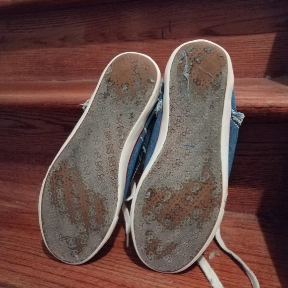 GUESS Trainers - Picture 5 of 5